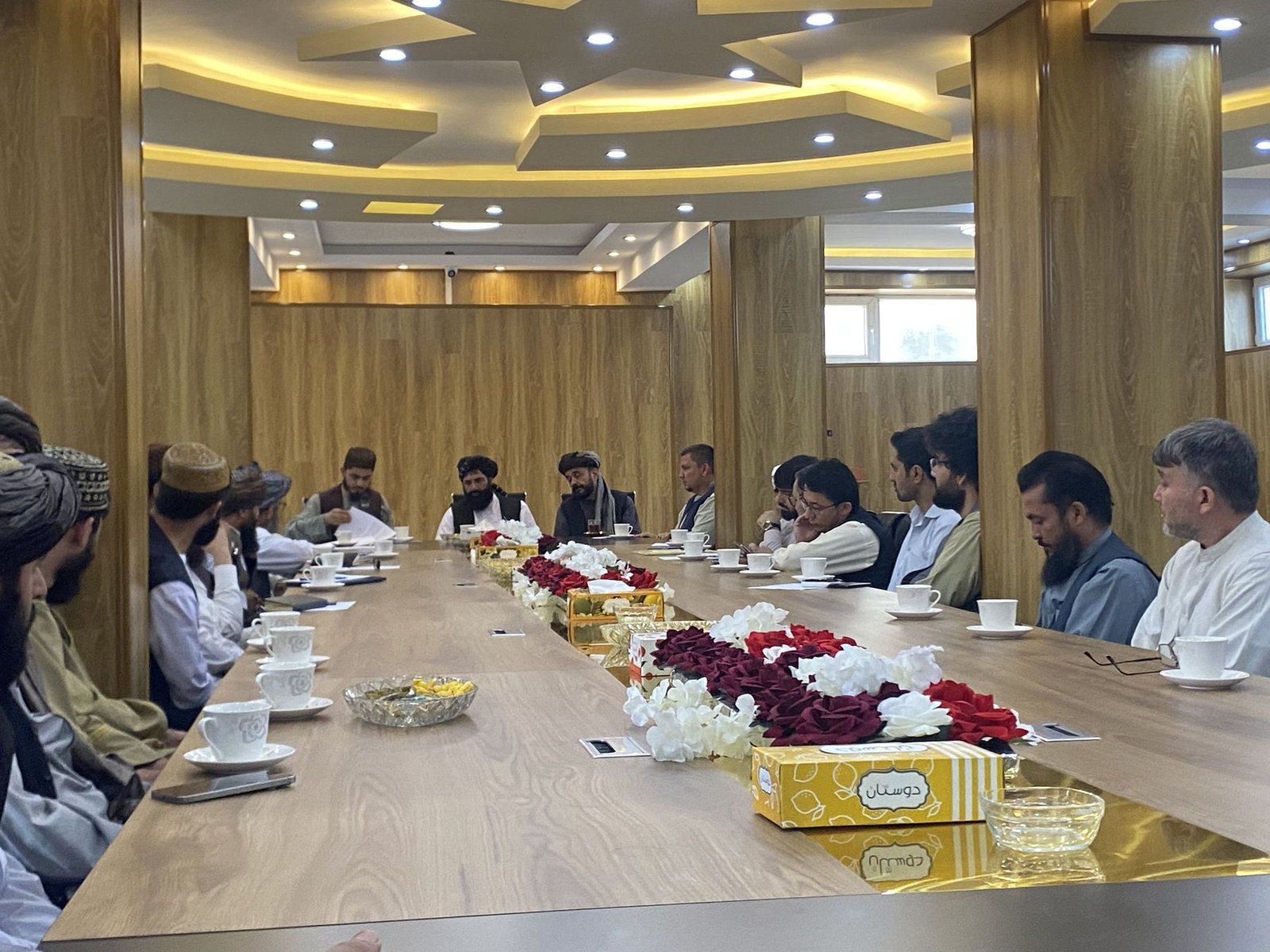 د ګوهر بلخ په دفتر کې غونډه