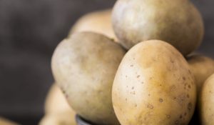 raw-potatoes-bowl-close-up